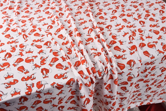 Fox Print Silk Fabric White Crepe de Chine Fabrics with Animal Pattern for Fashion Clothing Dress
