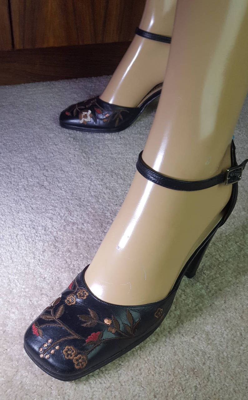 Beautiful Retro Anklestrap Heels