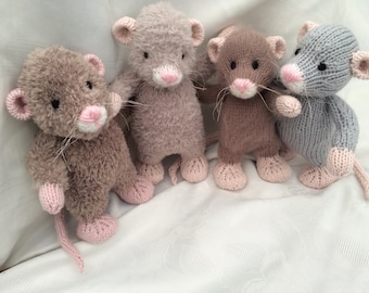 Little Rattie PDF knitting pattern Download - knitted flat - written in ENGLISH