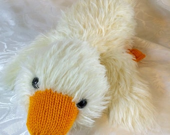 Lazy Dazy Duck (includes 2 sizes) PDF knitting pattern Download - knitted flat - written in ENGLISH