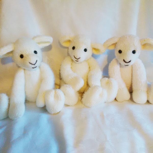 Woolie Lamb Knitting Pattern PDF knitting pattern Download - knitted flat - written in ENGLISH