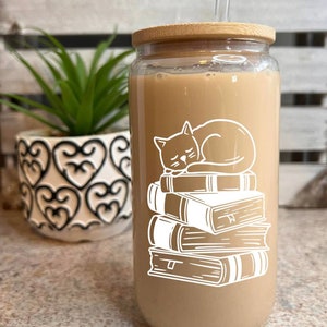 Cat cup/cat and books