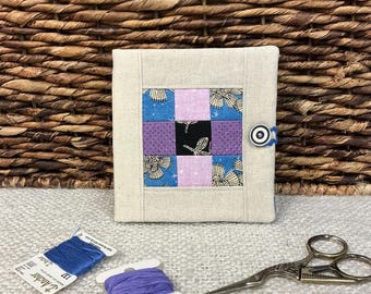 Porta-agulhas com bolsos / patchwork / tecido floral / costura / bordado / patchwork inglês
