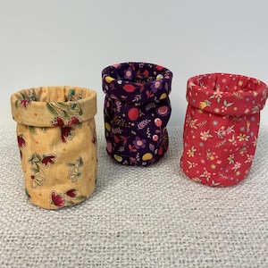 Thread catcher / portable / knitting / crochet / embroidery / slow stitching