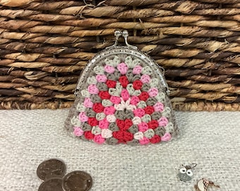 Bolsa de crochê / carteira com fecho de encaixe / nécessaire / porta-acessórios / feita à mão