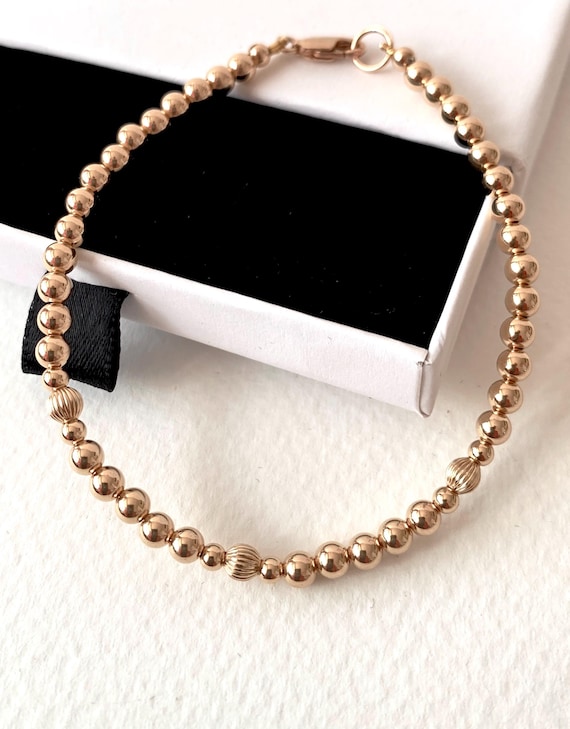 Bracciale riempo in oro 14 carati Bracciale con perle naturali Gioielli minimalisti Bracciale Boho fatto a mano per le donne Gioielli resistenti all'appannamento  36