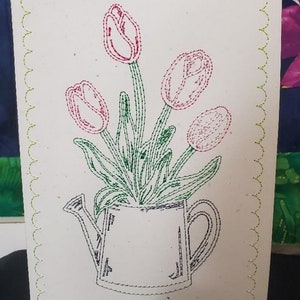 Tarjeta de felicitación con tulipanes en regadera - Diseño de bordado a máquina para cartulina