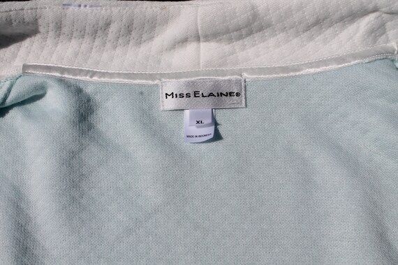 Robe in a quilted Aqua knit with White Trim and E… - image 6