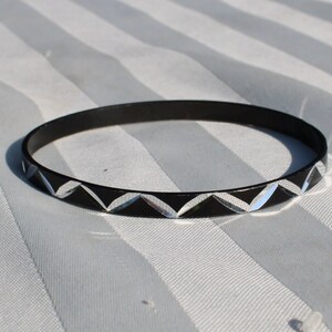 Black and Silver Tone Metal Zig Zag Bangle Bracelet - Black with Silver Zig Zags Bracelet
