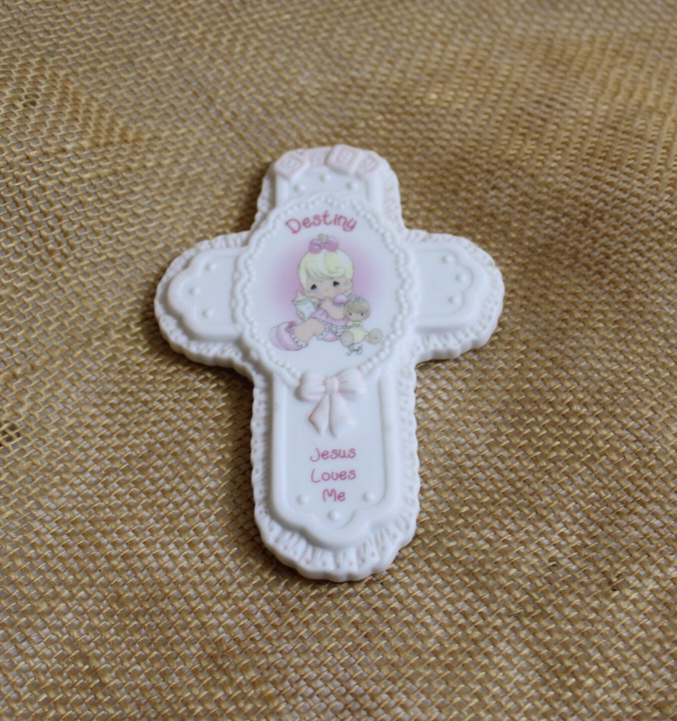 赤ちゃんオブジェ♡ Baby Porcelain Cross Wall Hanging With Girl by Precious Moments