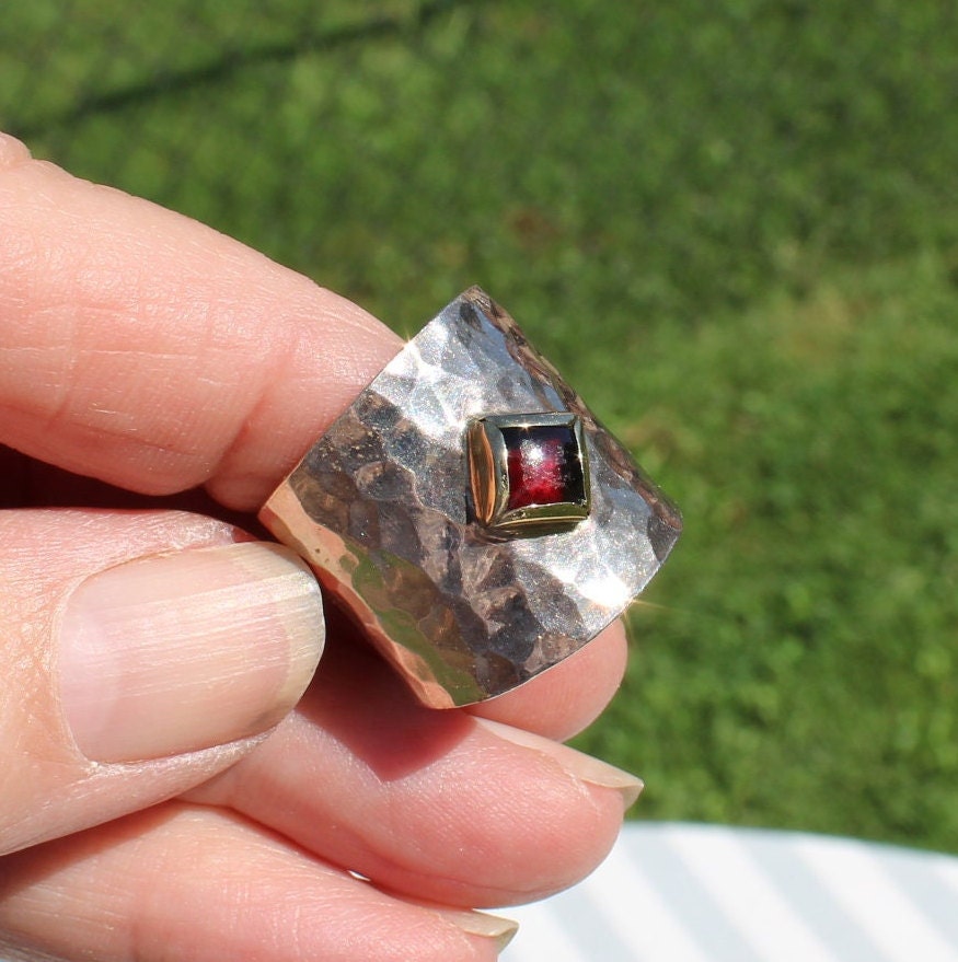 Ladies Hammered Metal Ring With Red Stone P825 Silver Ring 