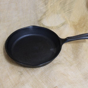 Wagner's 1891 Original Cast Iron 8 Inch Skillet - Frying Pan - Cookware