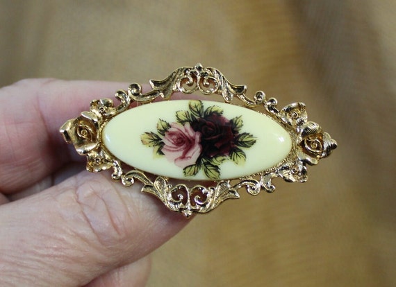 Oval Rose Guilloché Enamel Pin / Brooch in Gold T… - image 4