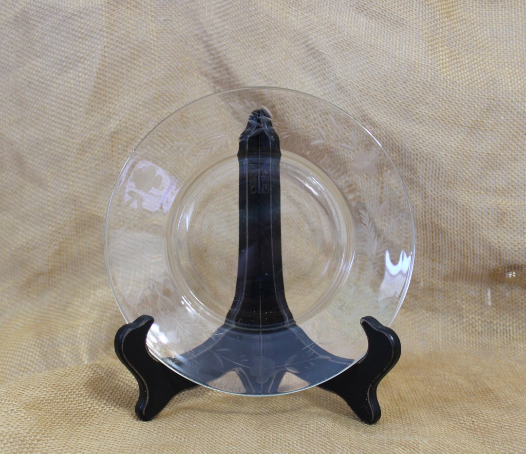 Clear Glass Luncheon Plate From Princess House in the Heritage Pattern