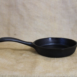 Wagner's 1891 Original Cast Iron 6 Inch Skillet - Frying Pan - Cookware