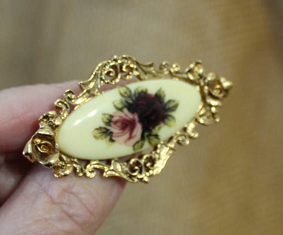 Oval Rose Guilloché Enamel Pin / Brooch in Gold T… - image 5