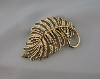 Gold Tone Leaf Brooch made by Gerry's