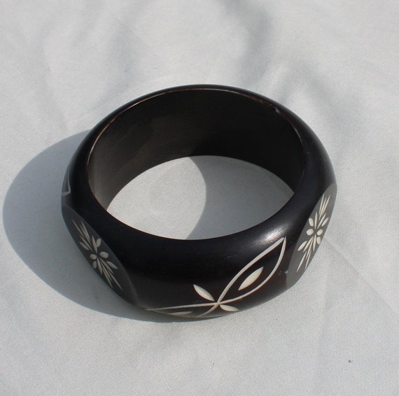 Black and White Etched Bangle Bracelet - Etched B… - image 8