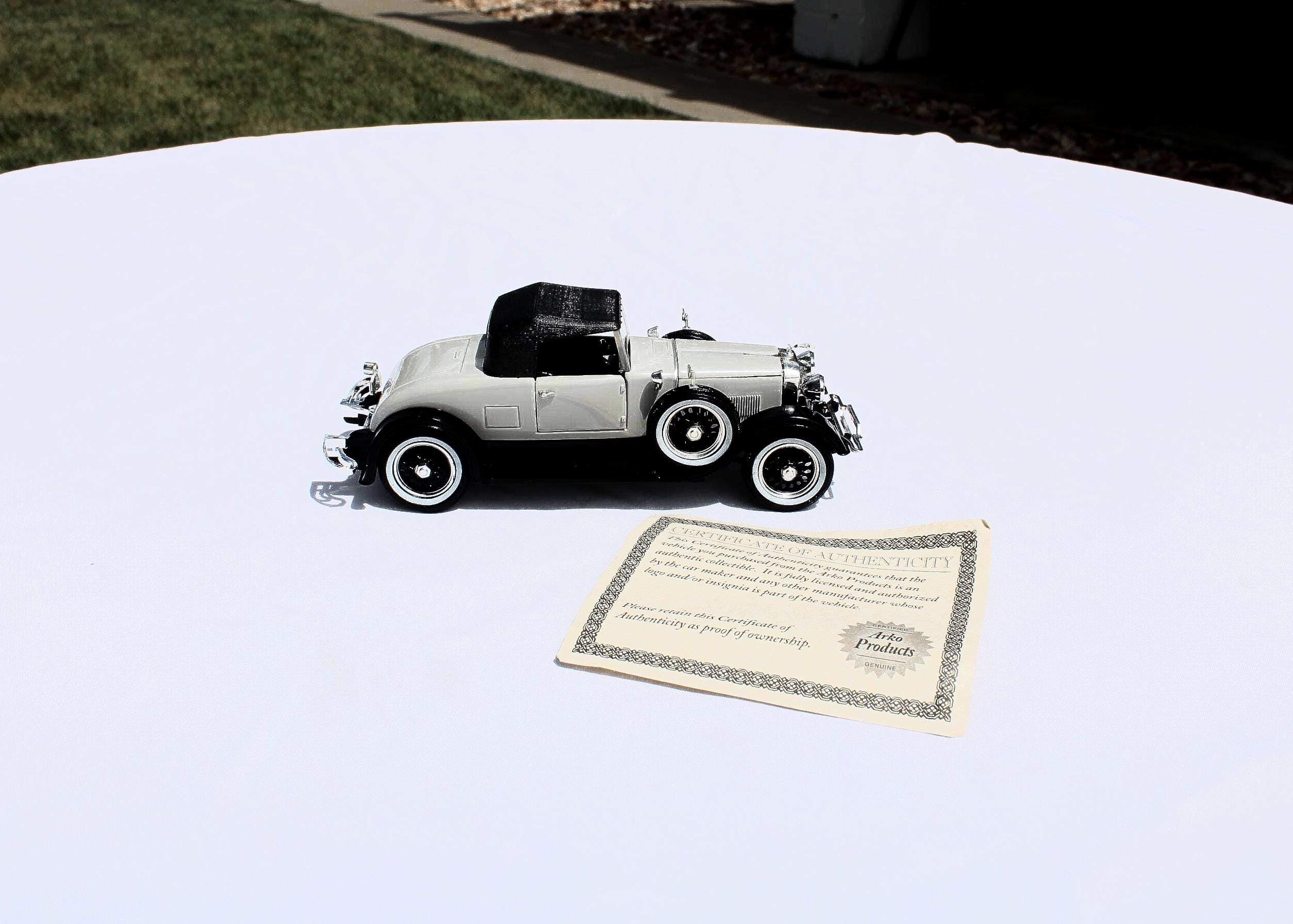 National Motor Musuem Mint 1928 Lincoln Coupe Roadster 1/32 Scale