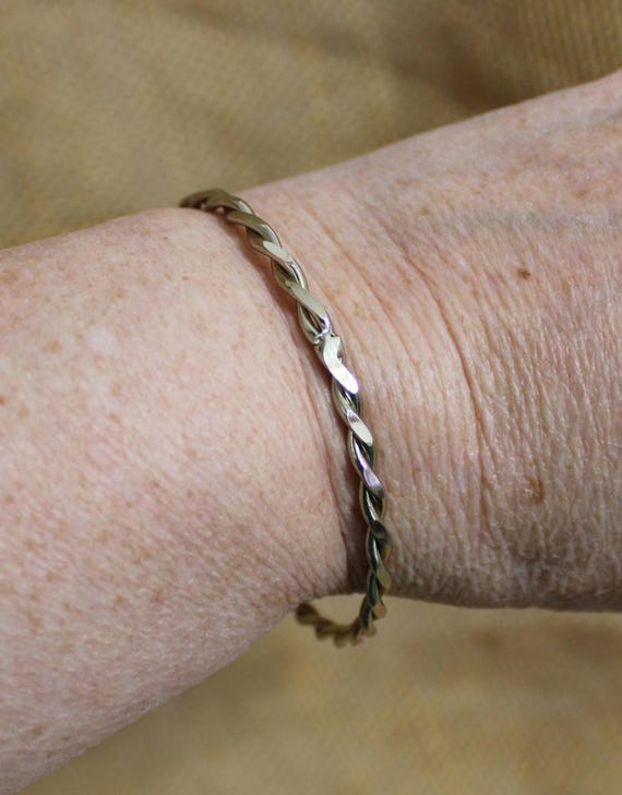 Thin Silver Tone Twisted with Flat Surface Metal … - image 1