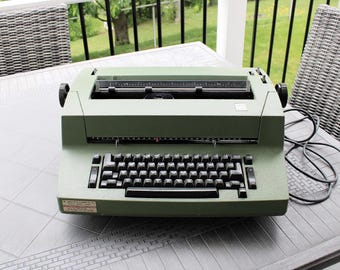 Olivetti ET Personal 55 Electric Typewriter Typewriter Vintage