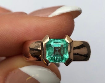 Emerald Solitaire Engagement Ring 14KT rose gold/Natural Colombian Green Emerald Ring Chunky 7mm band engagement ring gold