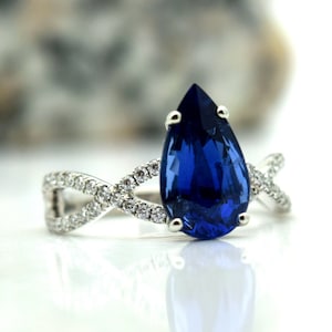 Sapphire Diamond ring/Blue sapphire engag ring Candian diamonds 18KT white gold Pear sapphire ring