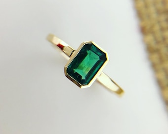 Emerald Solitaire Engagement Ring 14KT yellow gold/Natural Colombian Green Emerald Ring Solitaire minimalistic ring jewelry