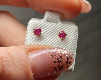 Ruby studs 4mm 14kt yellow gold/4mm studs/earrings red ruby studs 100% natural gemstones/stud earrings Ruby gems