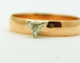 Trillion Diamond Ring/0.20ct Triangle Diamond Minimalist Diamond Engagement Ring 14KT rose gold/ conflict free Canadian diamond ring