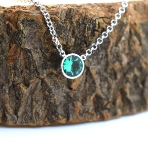 Emerald pendant neckilace minimalist design necklace 14KT white gold Magnons Jewellery natural emerald pendant