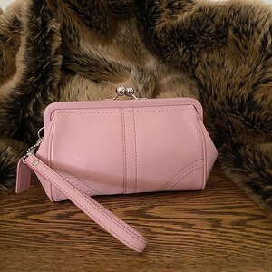 Vintage Coach Soho Large Pink Leather Framed Kisslock Wristlet! - Etsy