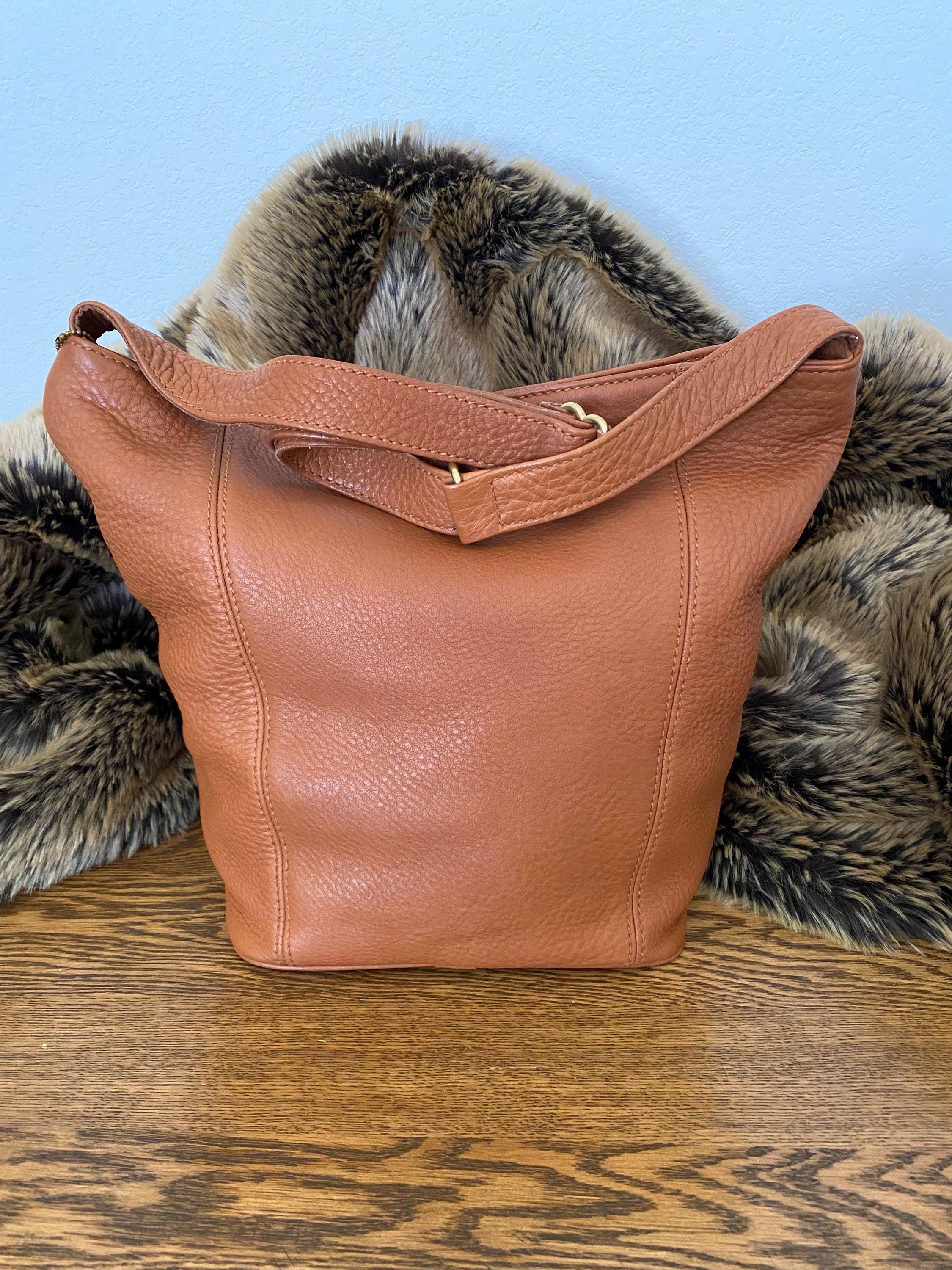 ショルダーバッグ Vintage Coach XL Suede Duffel Sac Bag What a cold a** duffel bag 😵. Whoever is designing at coach keep