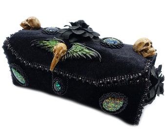 Kleine zwarte clutch met schedel en kraai, ta21