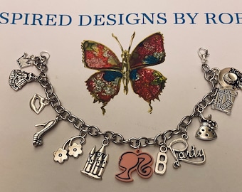 Pulsera con dijes de muñeca fashionista