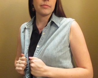 Women's Vintage Denim Vest / Sleeveless Button Down Shirt