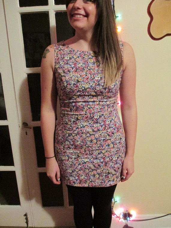 Vintage Tiny Floral Print / Pattern Sleeveless Fi… - image 1