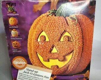 Vintage Wilton 1995 Stand-up Jack o lantern Pan 3D Cake Pre-Owned in Box Halloween Pumpkin Witch Scarecrow