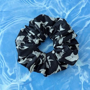 Shark Hair Scrunchie Cute Accessory Beach Style Elastic Band Marine Animal Ocean Theme Summer Fashion Gray Aquatic Tie Design Handmade bild 9