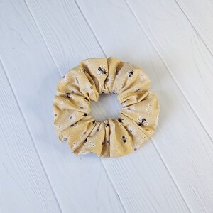 Bee, Bumble Bee, Scrunchie, Yellow, Honey, Flower, Daisy, Buzz, Damage-free