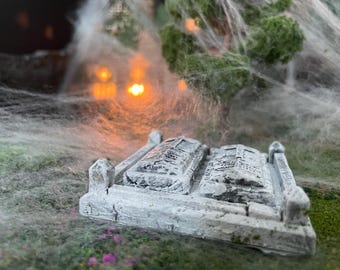 Spooky Town / Department 56 / O Scale / 1:48 / Hudson / Hip Tombs / Cemetery / Graveyards