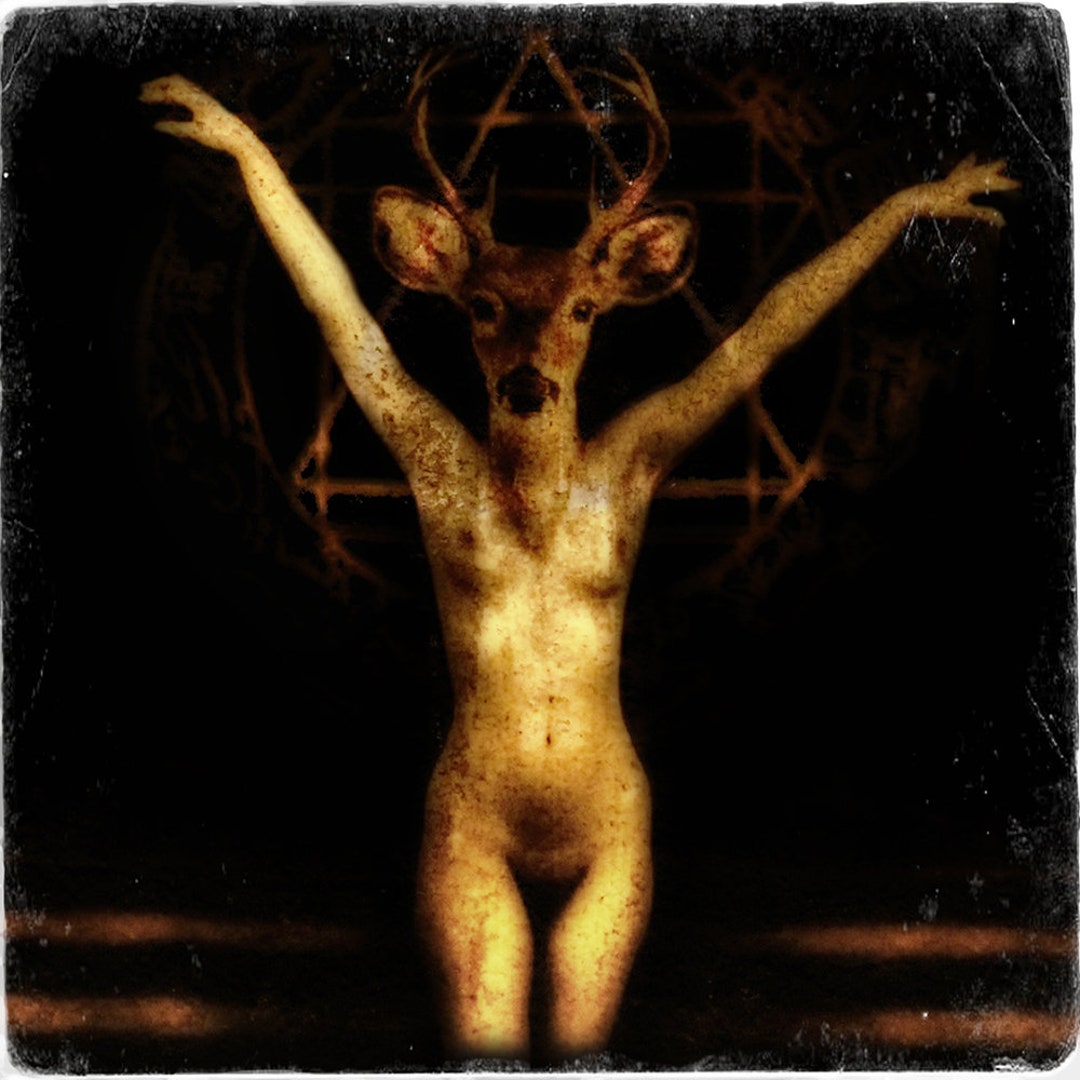 Witch Ritual Wall Art Wiccan Deer Antler Nude Édition Limitée Mini Giclee -  Etsy