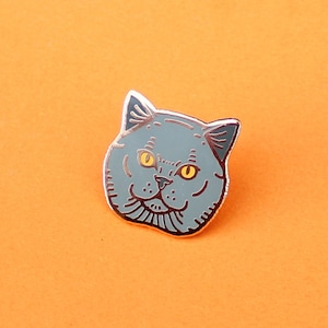 Britisch Kurzhaar Katze, harter Emaille Pin - Anstecknadel rosévergoldet - Katzenrasse - Katzenpin - Katzengeschenk - graue Katze - Pin Abzeichen - Flair - Anstecknadel