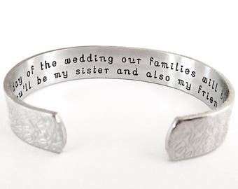 Geschenk für Schwägerin, Brautjungfern-Geschenk, personalisierbares Armband mit individueller Nachricht, von TheSilverSwing