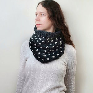 Fair Isle Heart Wool Cowl Scarf for Women Knitted Women Handmade Scarf Winter Clothing Gift for Her / The Ava Scarf image 6