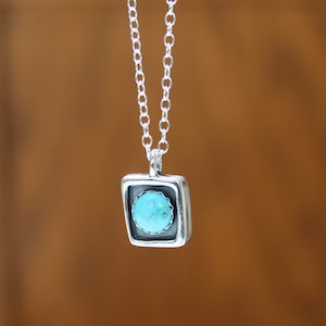 Litet Kingman-halsband i sterlingsilver med turkos hänge - sydvästlig stil