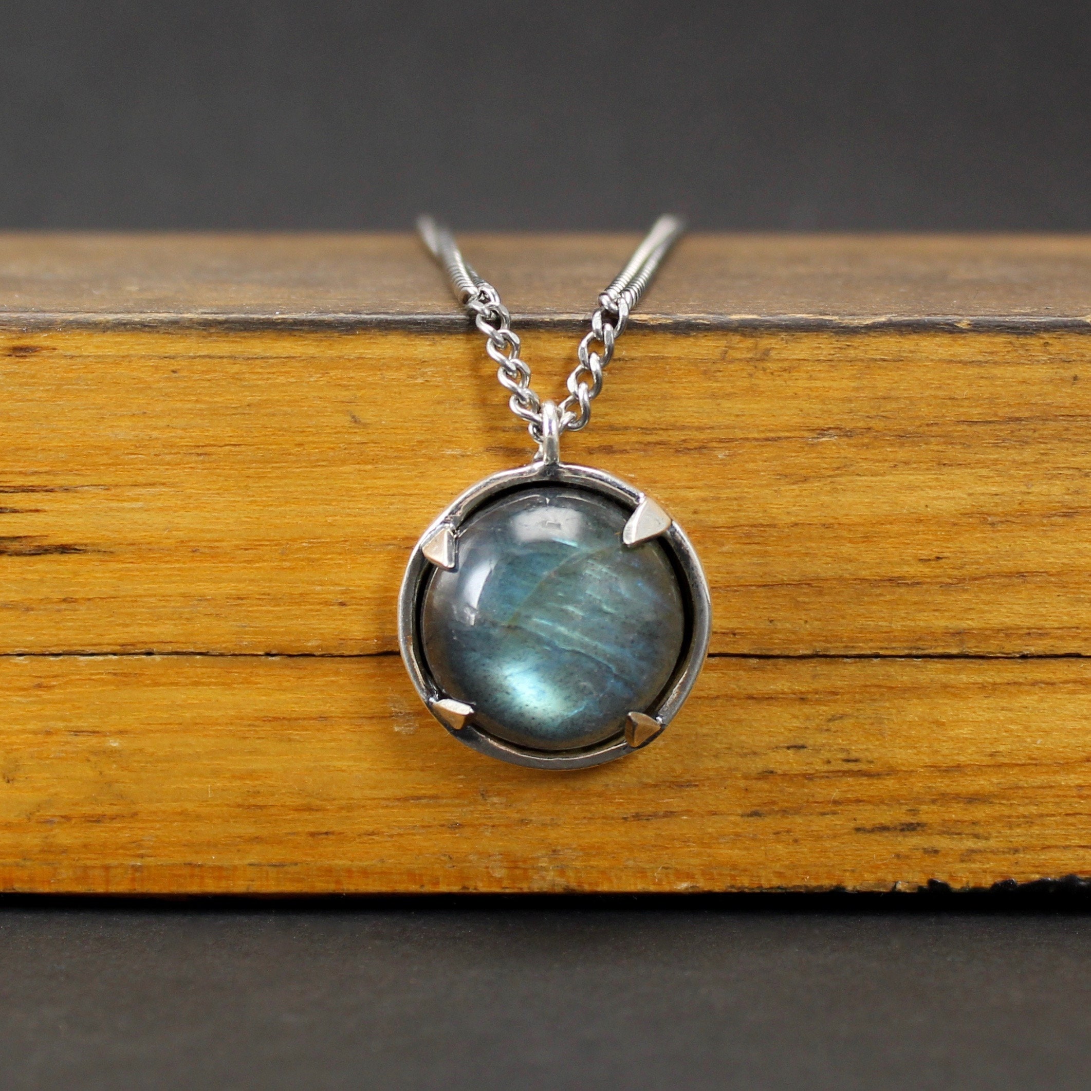 •LABRADORITE - SMALL TEAR• prong set silver ring (size 7)