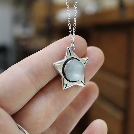 Collier Pendentif étain Lune Et étoile - Gris, Taille Réglable, Fantaisie De Thaïlande