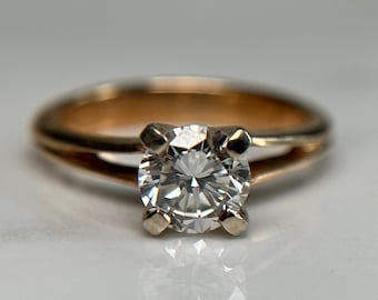 Anillo de diamantes Estate de oro de 14 quilates, solitario de diamantes en oro blanco y amarillo, banda cónica dividida, piedra de 0,70 quilates, talla 3,25 (EE. UU.)
