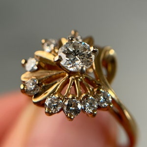 Anillo vintage de oro de 14 quilates con diamantes en la parte superior, anillo de diamantes con forma de flor, anillo llamativo de diamantes con nueve piedras, anillo de racimo de oro amarillo, talla 7,25 (EE. UU.)